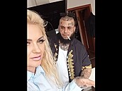 Leo Beránek s Karolínou Kavalovou, která se proslavila tane�kem na policejním...