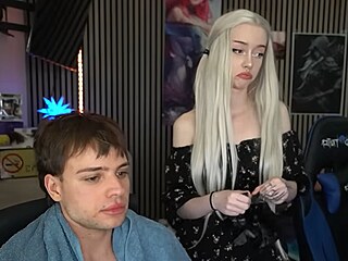 Opat se roze�el se svou partnerkou Kyou