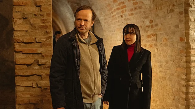 Na první pohled oby�ejná dvojice, ve skute�nosti vztah, který má temnou druhou...