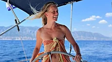 Anna Kulovaná horní díl plavek p�íli� nenosí