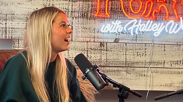 Co se stalo s Hawk Tuah Girl?