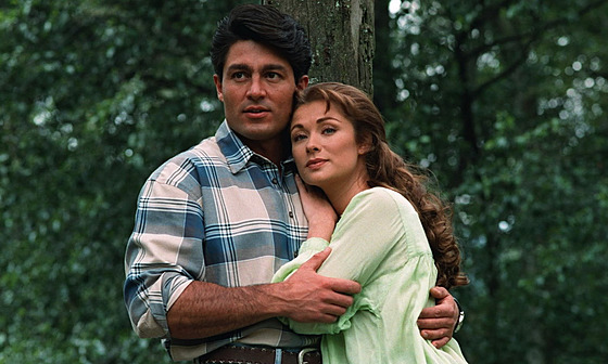 P�vabná Esmeralda se svojí láskou José Armandem.