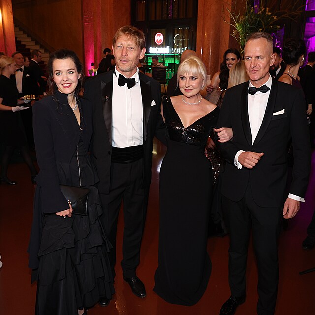 Lilia s Jane�kem a B�rou Nesvadbovou a jej�m partnerem