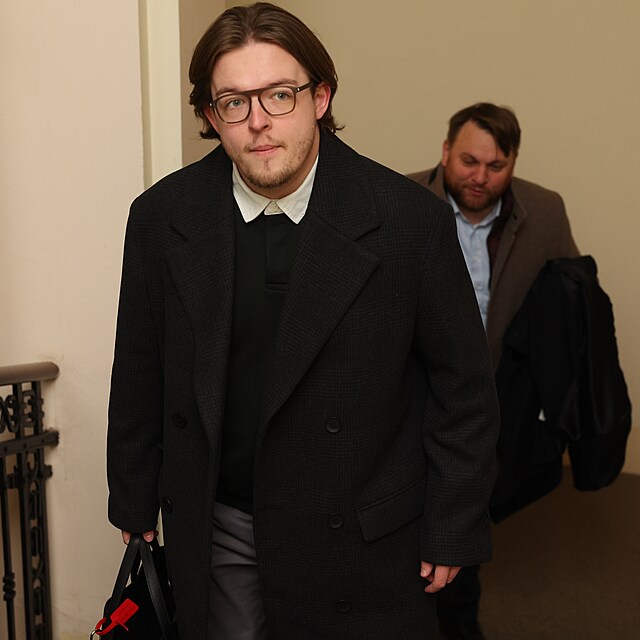 Jan Strach p�ich�z� k soudu.