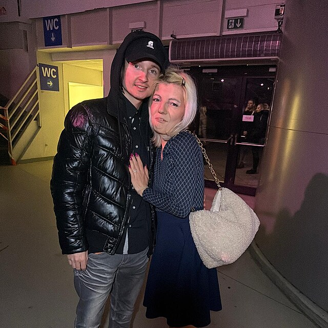 Shopaholicadel s p��telem na turnaji Clash 15