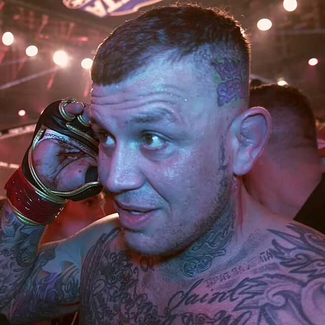 V�clav Mikul�ek uk�zal Expresu pokousan� ucho.