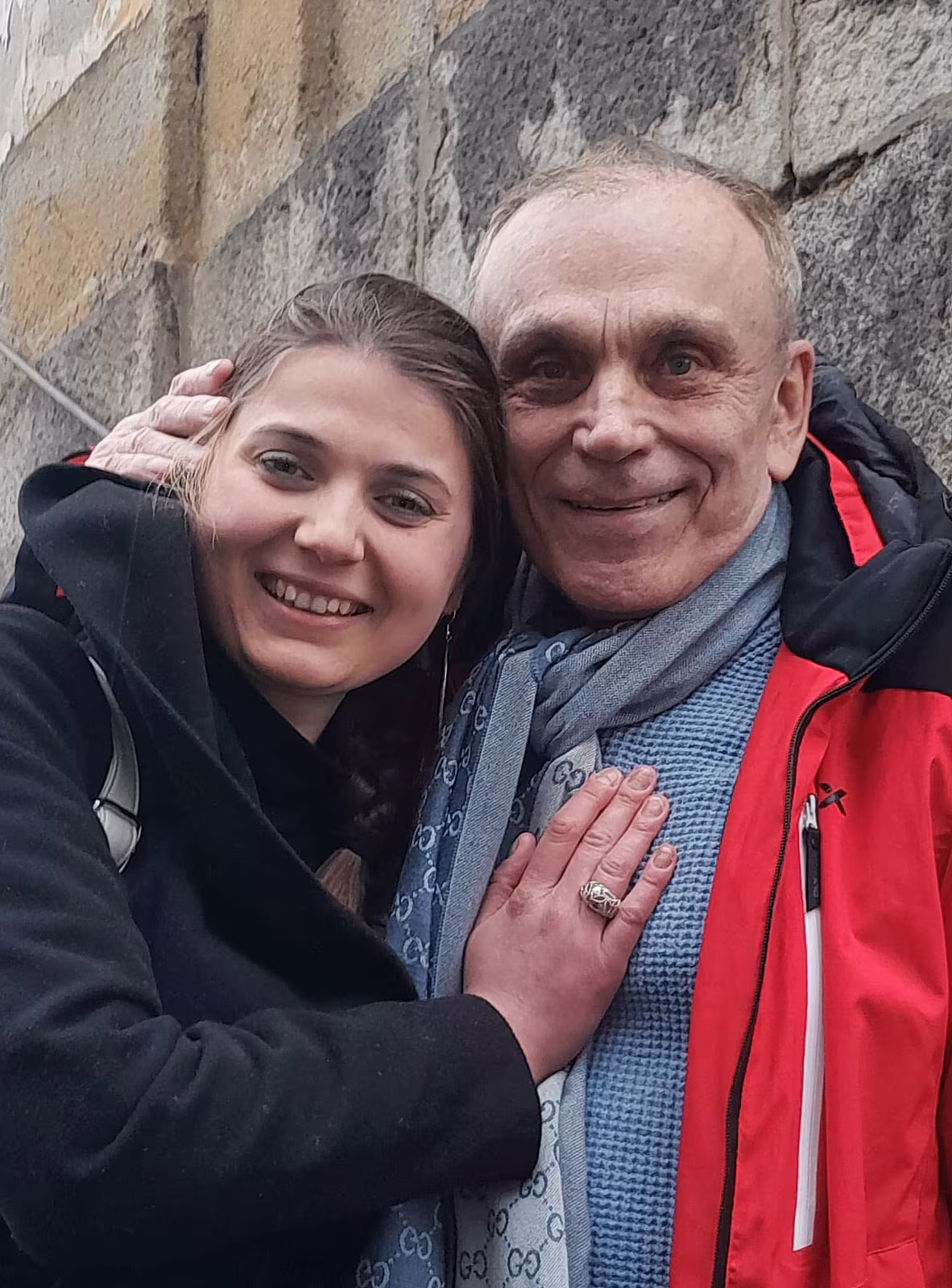 Stanley Bradley uk�zal nov� objev.