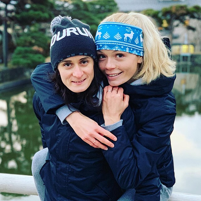 Martina S�bl�kov� a Nikola Zdr�halov�