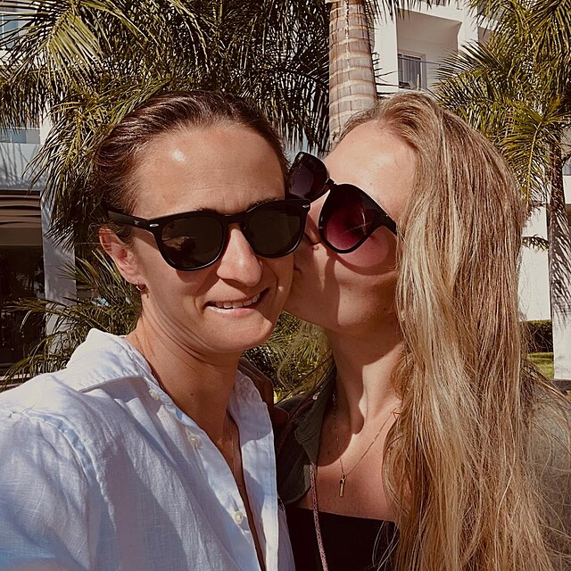 Martina S�bl�kov� a Nikola Zdr�halov�