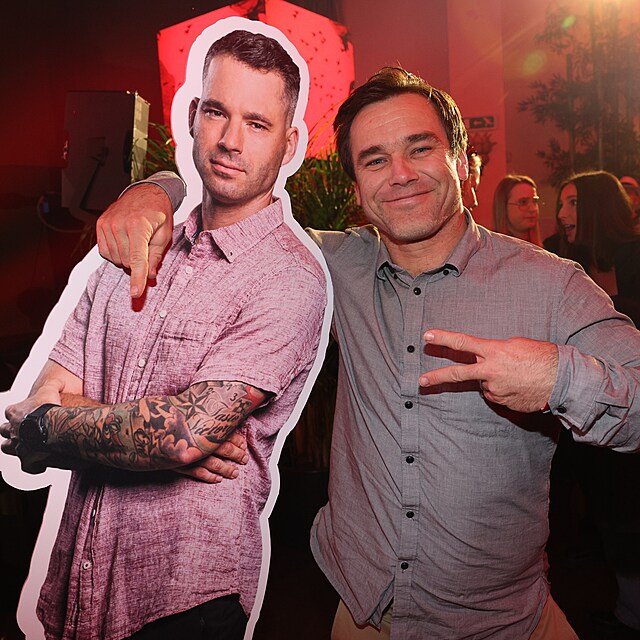 Vav�inec Hradilek s par��kem Tom�em Slav�kem, kter� se nemohl dostavit osobn�.