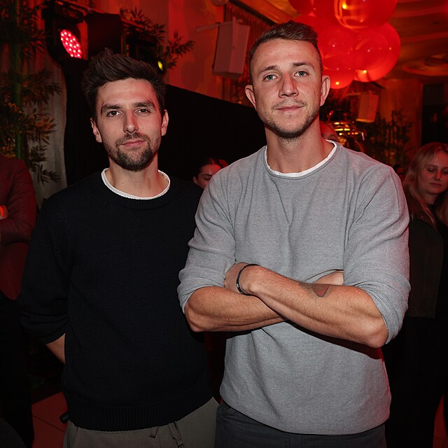 Moder�tory Asia Expressu jsou Va�ek Mat�jovsk� a Jakub �t�fek.