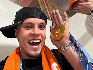 Jon Mari�nek se chlub� medail� Jutty Leerdam