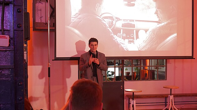 Jakub Kotek na narozeninové akci investigativního projektu Odkryto.cz