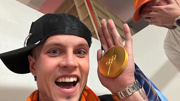 Jon Mari�nek se chlub� medail� Jutty Leerdam