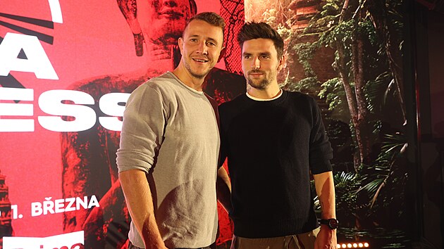 Moderátory Asia Expressu jsou Va�ek Mat�jovský a Jakub �táfek.