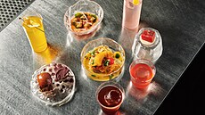 Mango v tekuté i �talí�ové� verzi: koktejl a mangový salát s krevetami, k tomu...