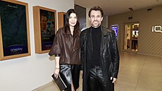 Leo� Mare� s Monikou po del�í dob� ve spole�nosti.