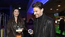 Leo� Mare� s Monikou po del�í dob� ve spole�nosti.