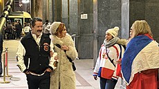 Ji�í Langmajer alias trenér Hrouzek v Milán� s �eskými fanou�ky.