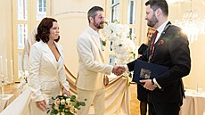 Novoman�ele oddal Ond�ej Prokop.