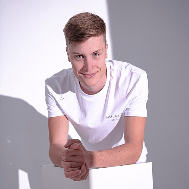 Kristi�n Piovar�i