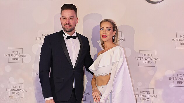 Ples v Intru 2026: Petr �vancara s man�elkou Kamilou