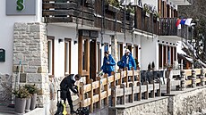 Petra Vlhová a Kristián Piovar�i na hotelu v Cortin�