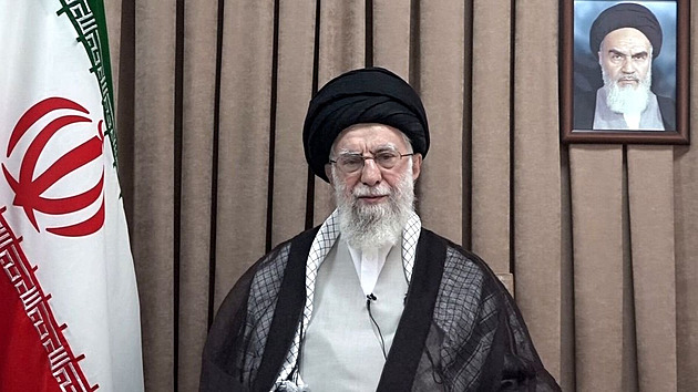 Válka až do konečného vítězství, hlásal. Bělovousý klerik Chameneí vládl 35 let