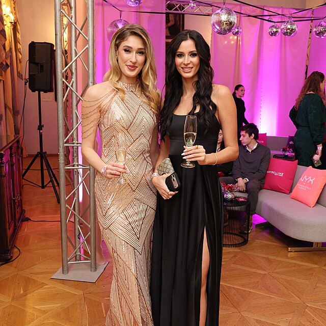 Patricie Herl�kov� a Ad�la �edov� na nejv�t��m beauty eventu roku 2026, kter� se konal v Lobkowick�m pal�ci na Pra�sk�m hrad�.