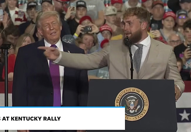 Donald Trump vytáhl zpoceného Jakea Paula na pódium. Stane se youtuber politikem?