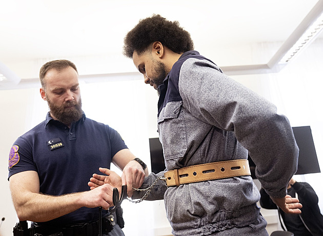 Dominik Feri má na krku další znásilnění. Kolik toho ještě bude, ptají se lidé