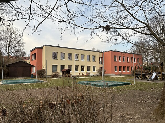 Mate�sk� �kola M�j v Ji��n�. Instituce se v posledn�ch m�s�c�ch ocitla v centru...