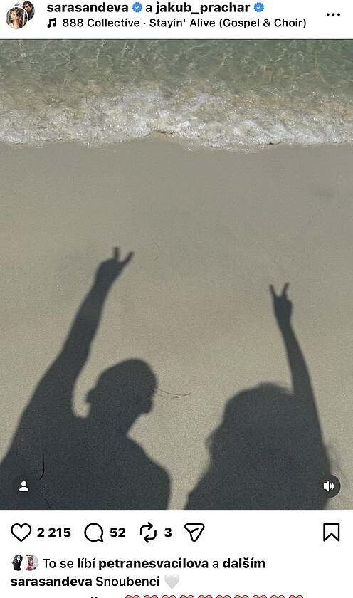 Jakub Pracha� a S�ra Sandeva ozn�mili z�snuby nen�padnou fotkou z dovolen�. Na...