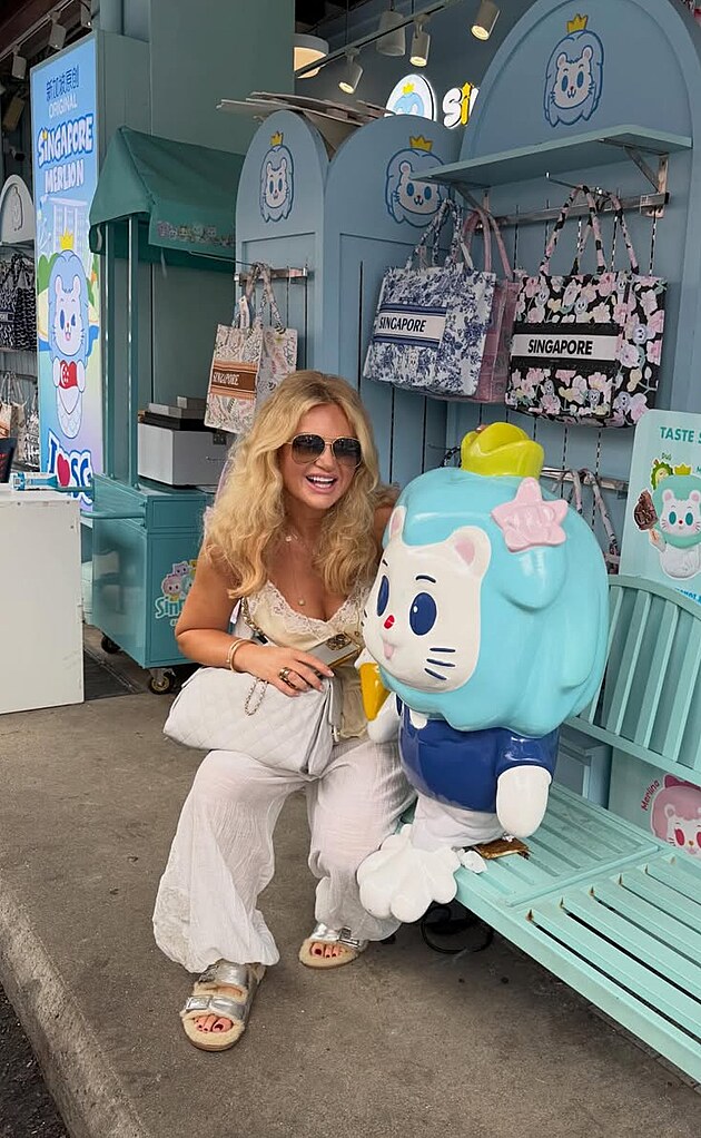 Monika Babi�ov� si v Singapuru u��v�.