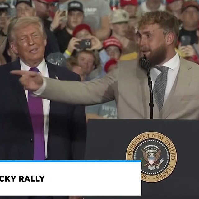 Jake Paul se objevil na podium vedle Donalda Trumpa