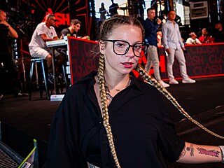 Dominika Elischerov� alias M�na
