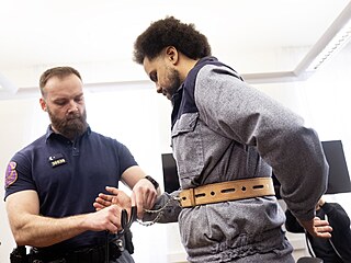 Dominika Feriho p�ivedla eskorta.