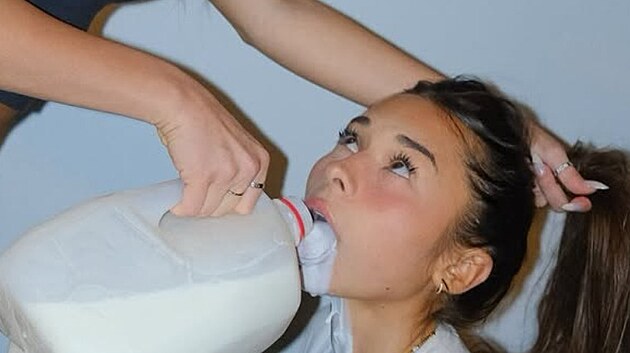 Sophie Rain a Breckie Hill ovl�dly internet