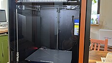 Prusa Core One po prvním rozbalení. Tiskárna p�ijde tém�� kompletn� sestavená,...