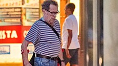 Old�ich Vízner dnes: herec se kv�li Parkinsonov� chorob� pohybuje s oporou...