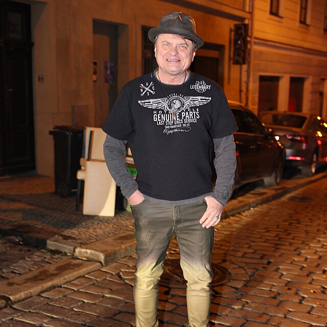 Vil�m �ok na k�tu rockov� kapely Nyv�
