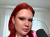 Sugar Denny se roz�ílila kv�li tampon�m