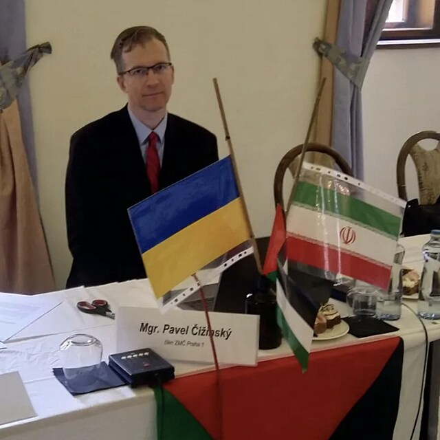 �r�nsk� vlajka se objevila na jednan� zastupitelstva Prahy 1. P�inesl ji exstarosta �i�insk�.