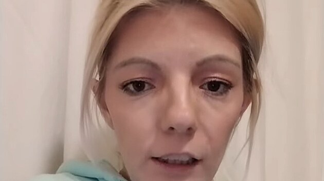 Shopaholic Adel bojuje s dluhy