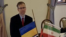 Íránská vlajka se objevila na jednaní zastupitelstva Prahy 1. P�inesl ji...