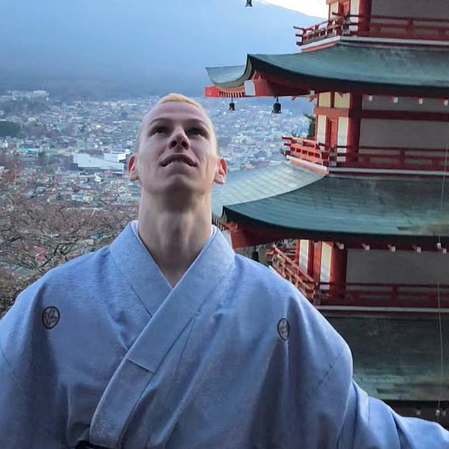 Spicy Pája se objevil v Japonsku. Podle lidí se po zápasu s Ondřejem Raškou zbláznil