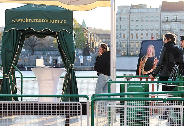 Rozlou�en� s M�nou na Ra��nov� n�b��