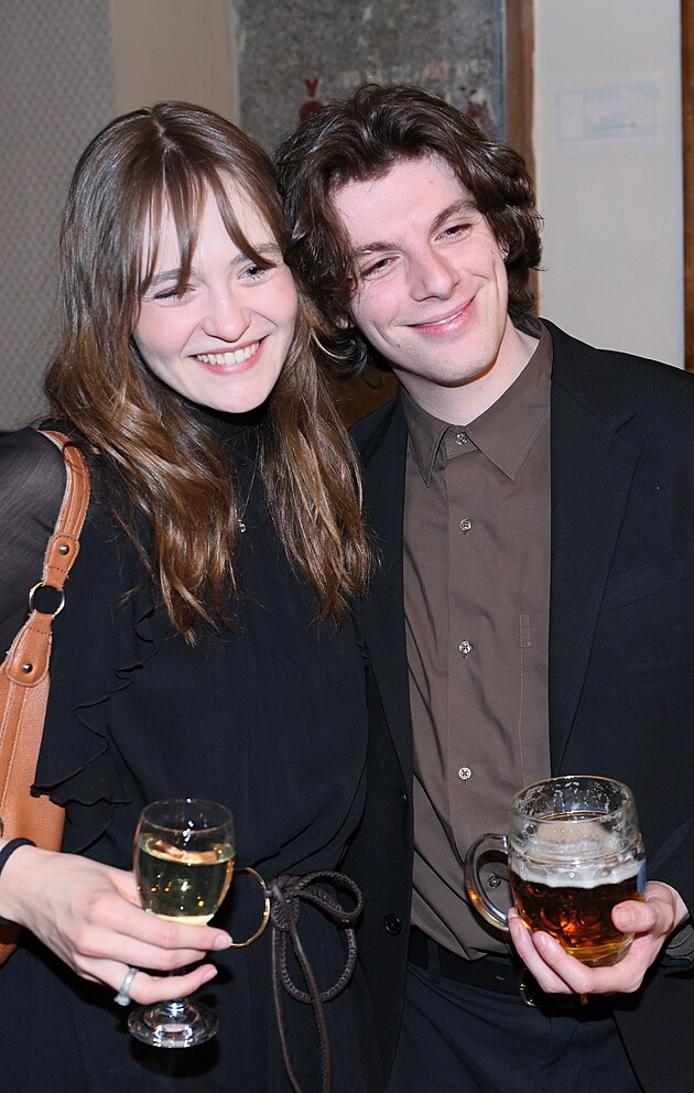 Na premi��e filmu �ampi�n se objevili i Adam Kubala a Emma Lea Nikod�mov�.