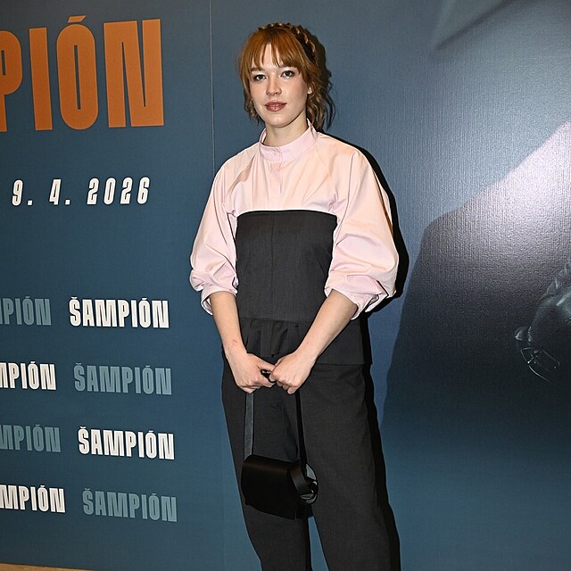 Mlad� here�ka Martina Jindrov� vsadila na st��dm�, ale dob�e vystav�n� outfit, kter� fungoval v detailu i jako celek.