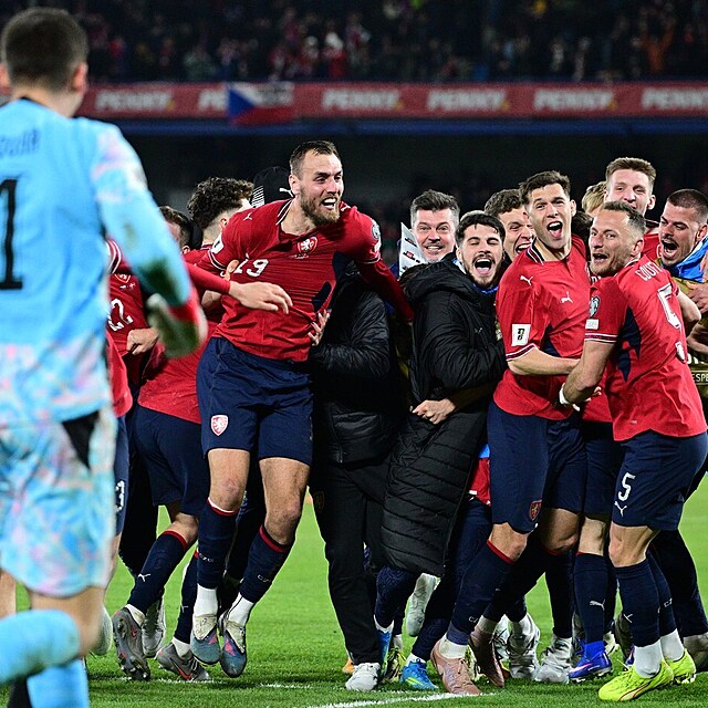 �e�i postupuj� na MS ve fotbale po dlouh�ch 20 letech.